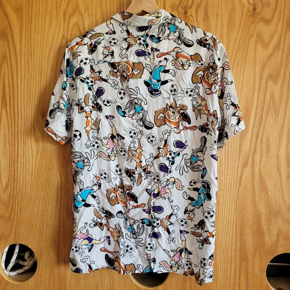 Looney Tunes All over Print Casual Dress Rayon Button Down Shirt size S NWT - Picture 2 of 7